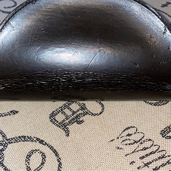 GUCCI GG 4225/S Gold and White Aviator Frame
Sunglasses and case - Picture 10 of 11